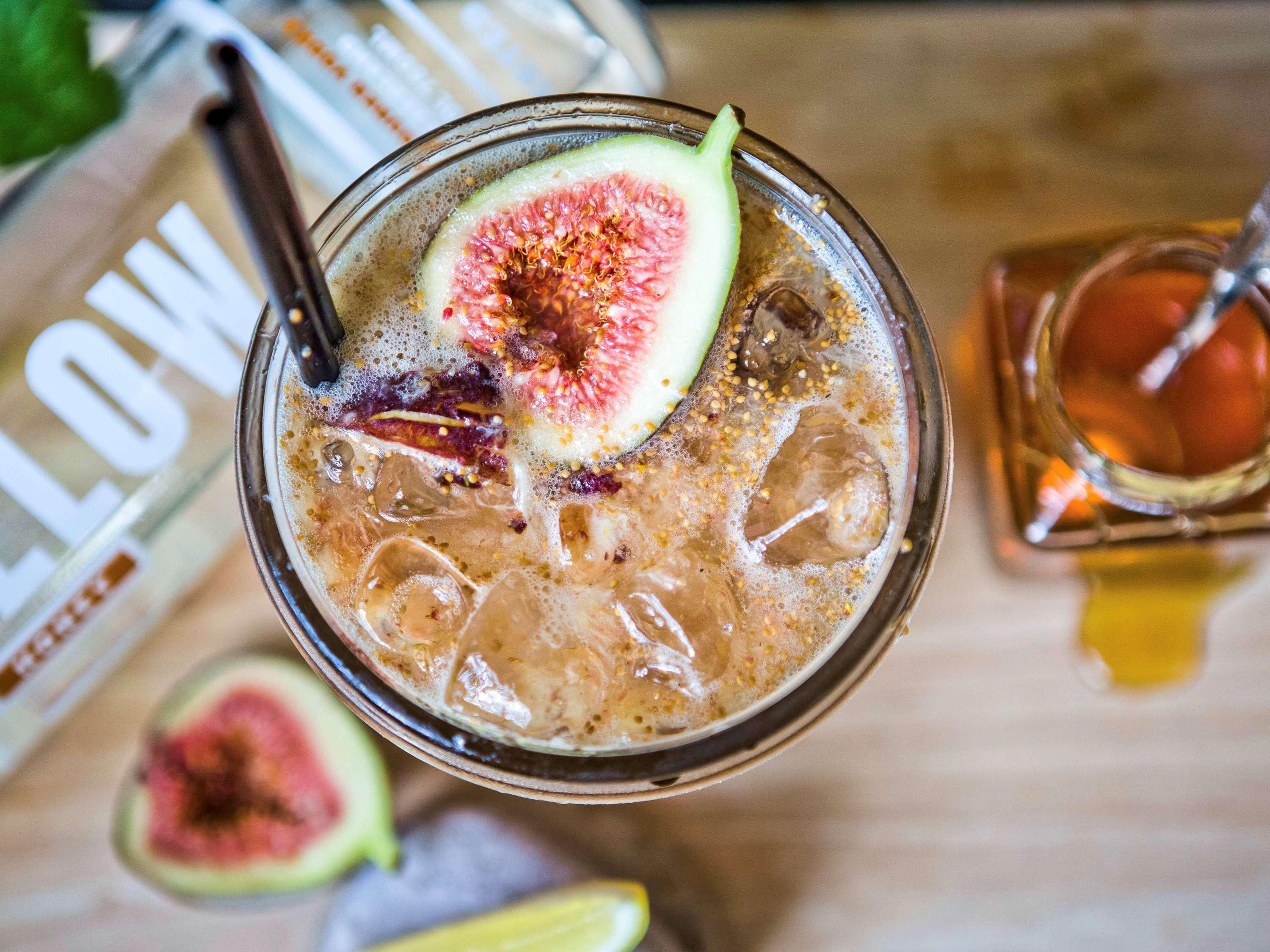 The Como מלבורן מראה חיצוני תמונה A fig and honey cocktail
